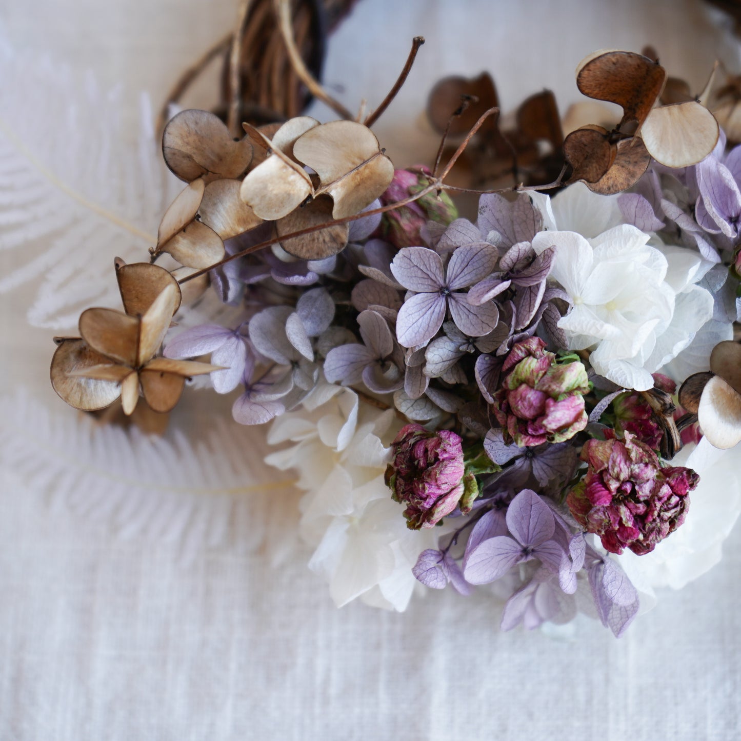 アジサイとシダのバードリース