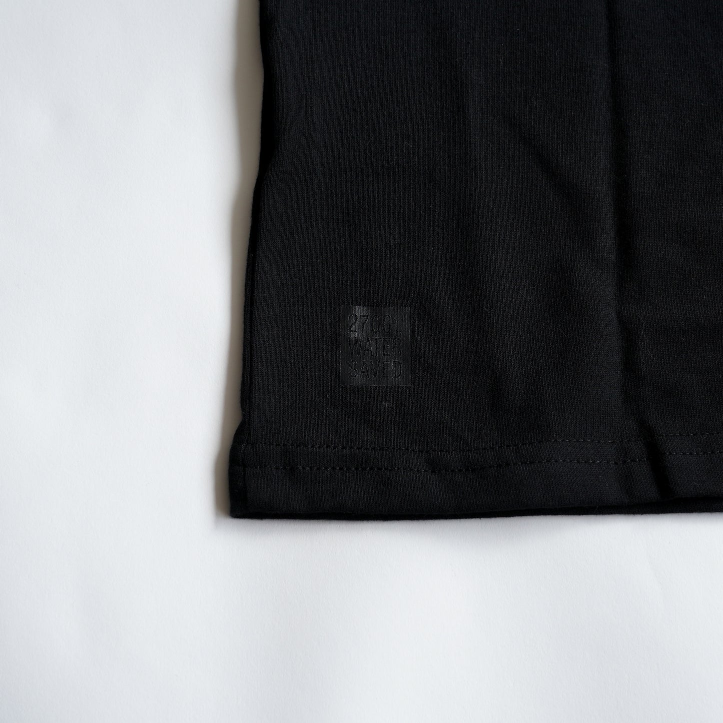 ロゴ刺繍Tシャツ